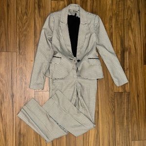 White House Black Market Houndstooth suit jacket and pants, size 00p